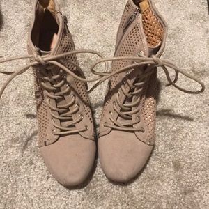 Cute Tan High heel booties!